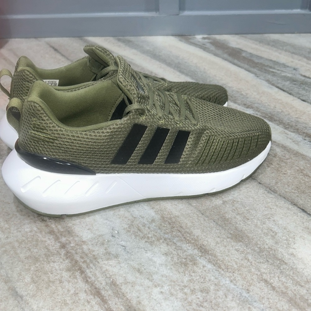 Adidas Swift Run 22 Army Green!